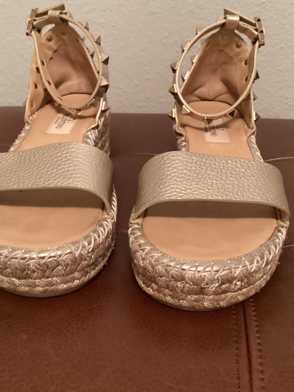 Valentino Garavani Rockstud Flatform Ankle-Strap Espadrille Sandals - Picture 6 of 9